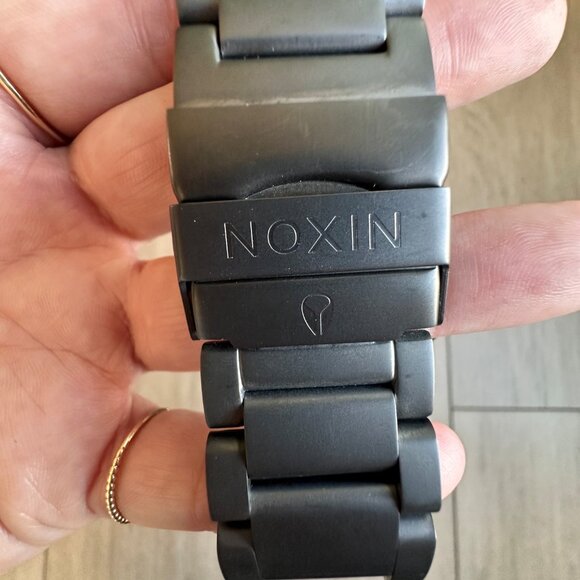 GUN METAL NIXON 51-30 CHRONO WATCH - Picture 8 of 9